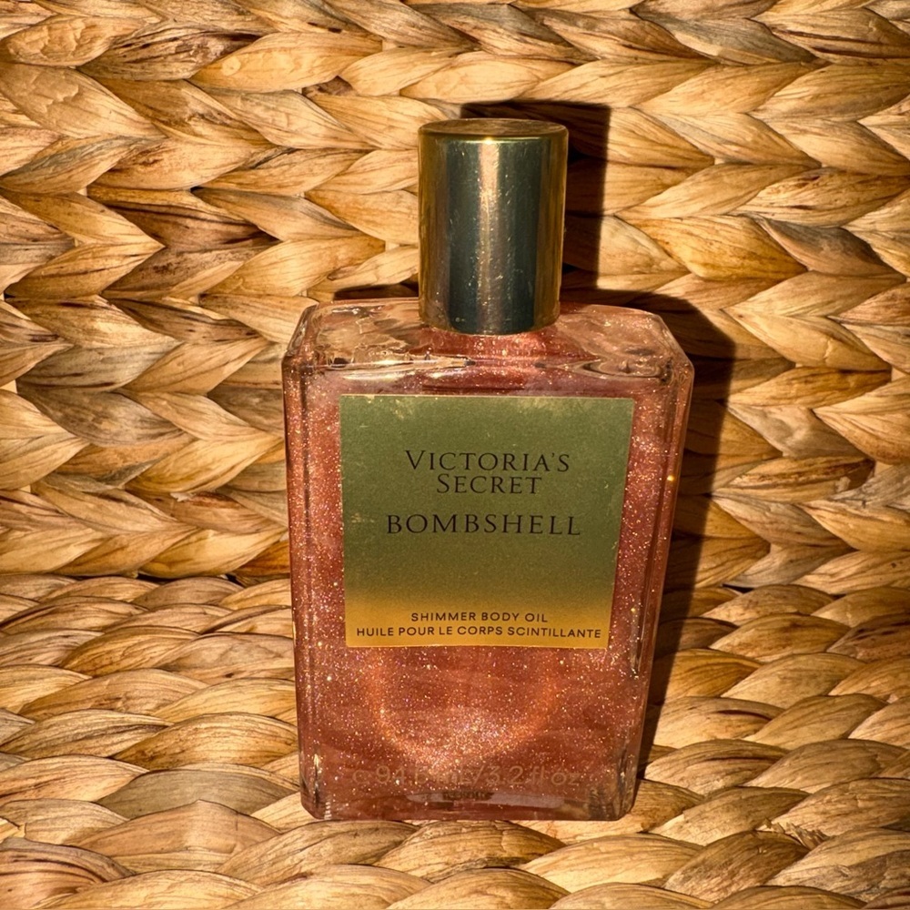 Victoria’s Secret Bombshell Shimmer Body Oil - Picture 2 of 4